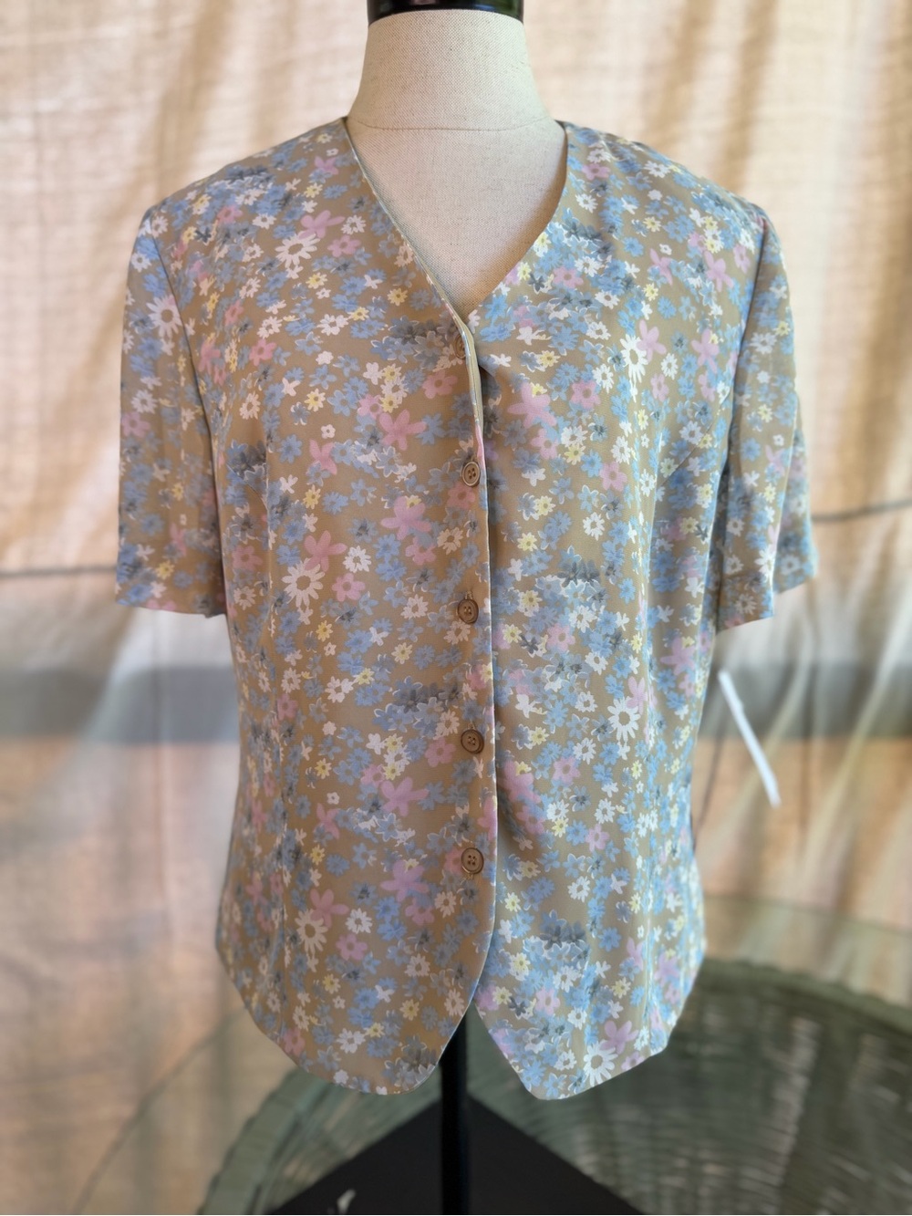 Vintage 1990s Floral Button-Front Women’s Top in Pastel Yellow and Blue